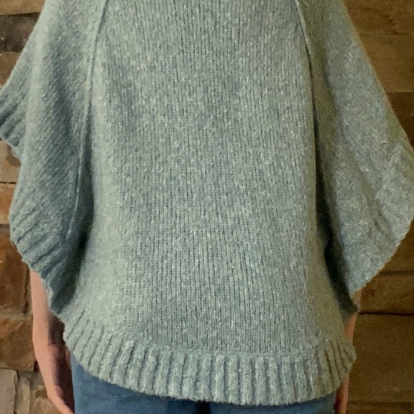 Micheal Kors Knit Poncho - Picture 5 of 7